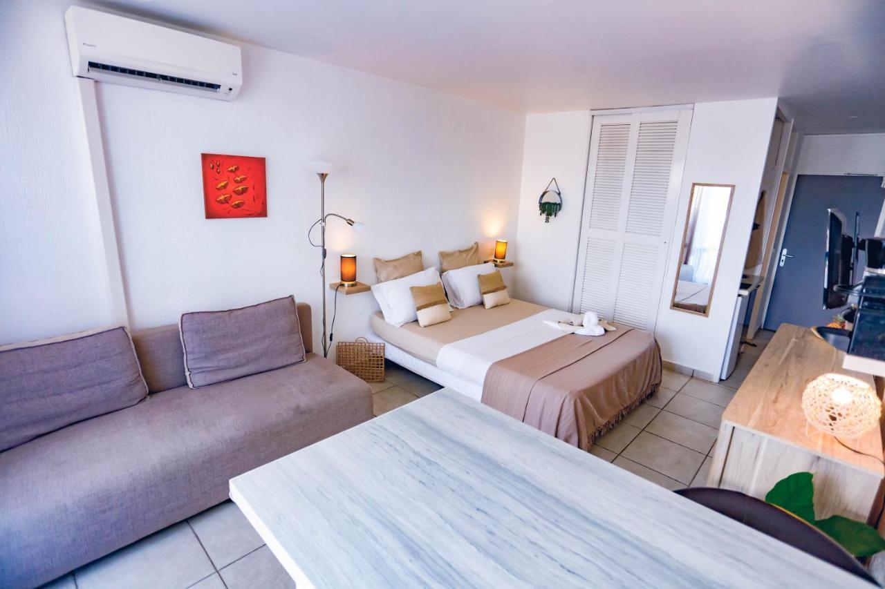 Studio CHIC avec son accès plage et sans coupure d'eau Le Gosier  Esterno foto