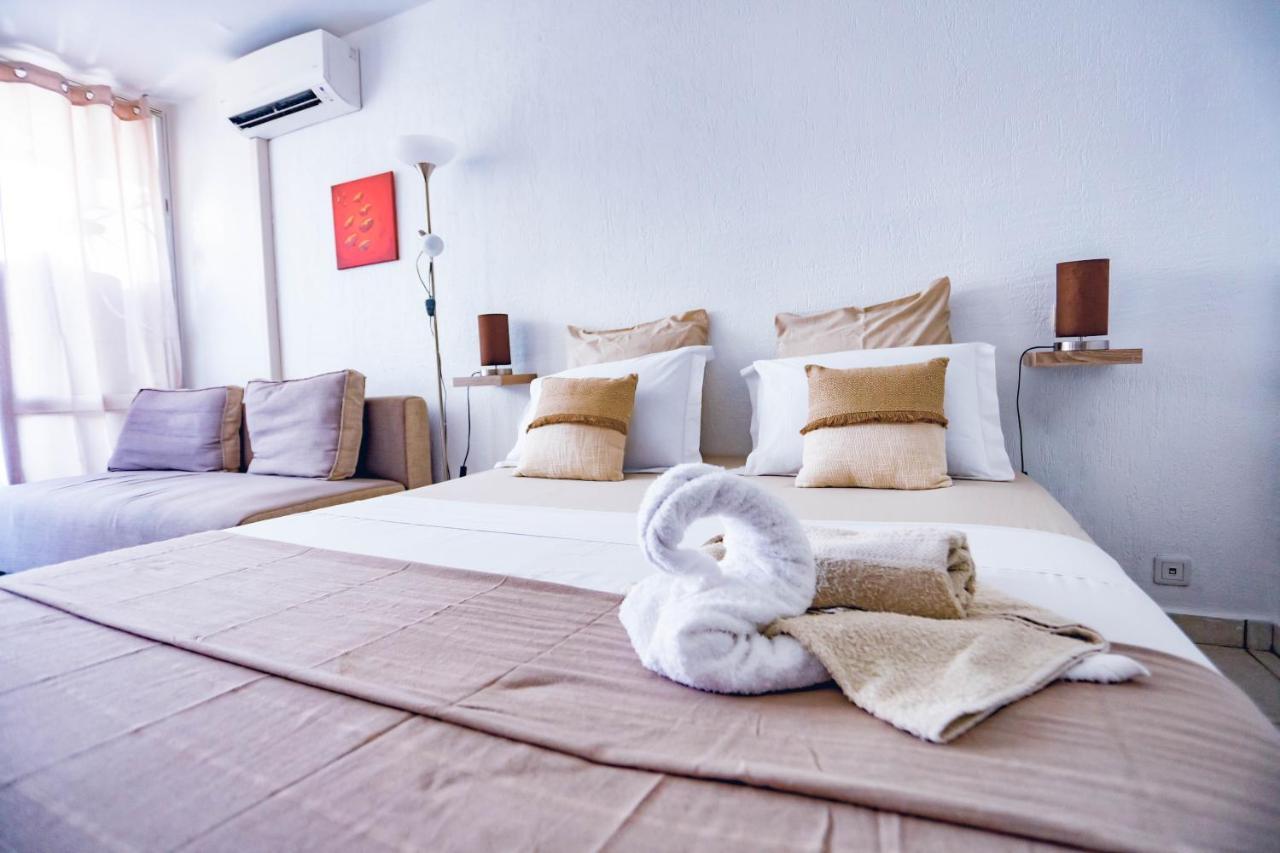 Studio CHIC avec son accès plage et sans coupure d'eau Le Gosier  Esterno foto